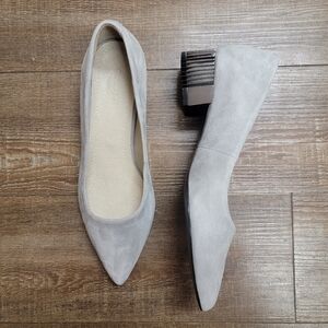 Girotti classic heeled shoes. New!! Size 9.5. Light gray suede with silver heels